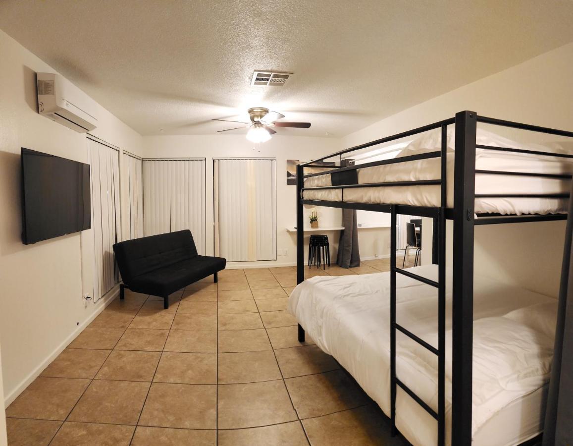Centrally Located, 4X Queen, 300 Mbps Internet With Backyard! Hemet Exterior foto