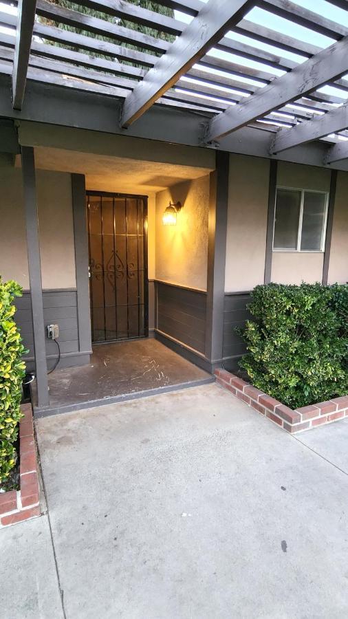 Centrally Located, 4X Queen, 300 Mbps Internet With Backyard! Hemet Exterior foto