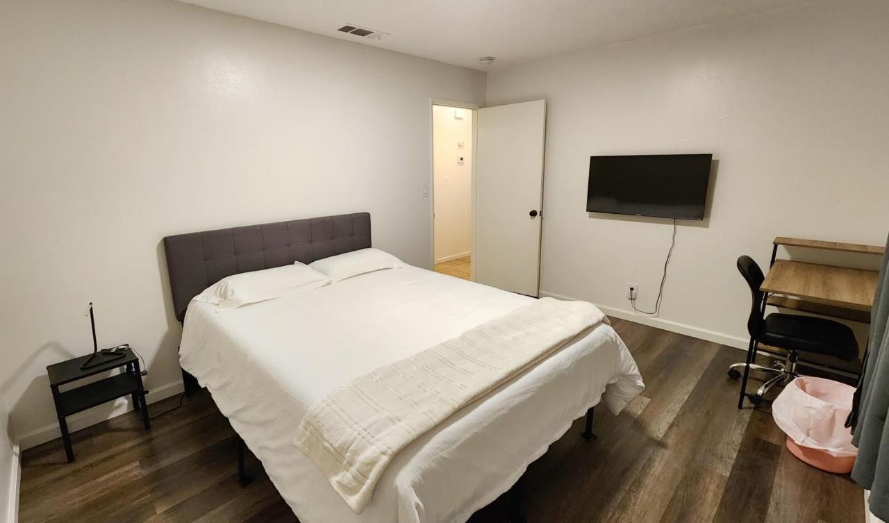 Centrally Located, 4X Queen, 300 Mbps Internet With Backyard! Hemet Exterior foto