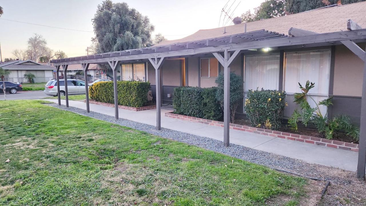 Centrally Located, 4X Queen, 300 Mbps Internet With Backyard! Hemet Exterior foto